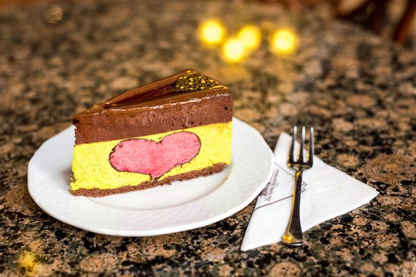 Zila pistacchio Heart Cake